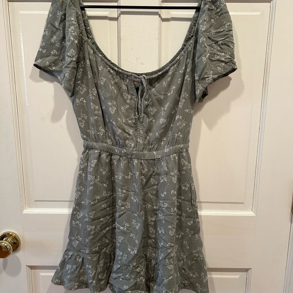 ABERCROMBIE & FITCH SAGE GREEN ELASTIC WAIST MINI DRESS SIZE SMALL - Picture 1 of 14